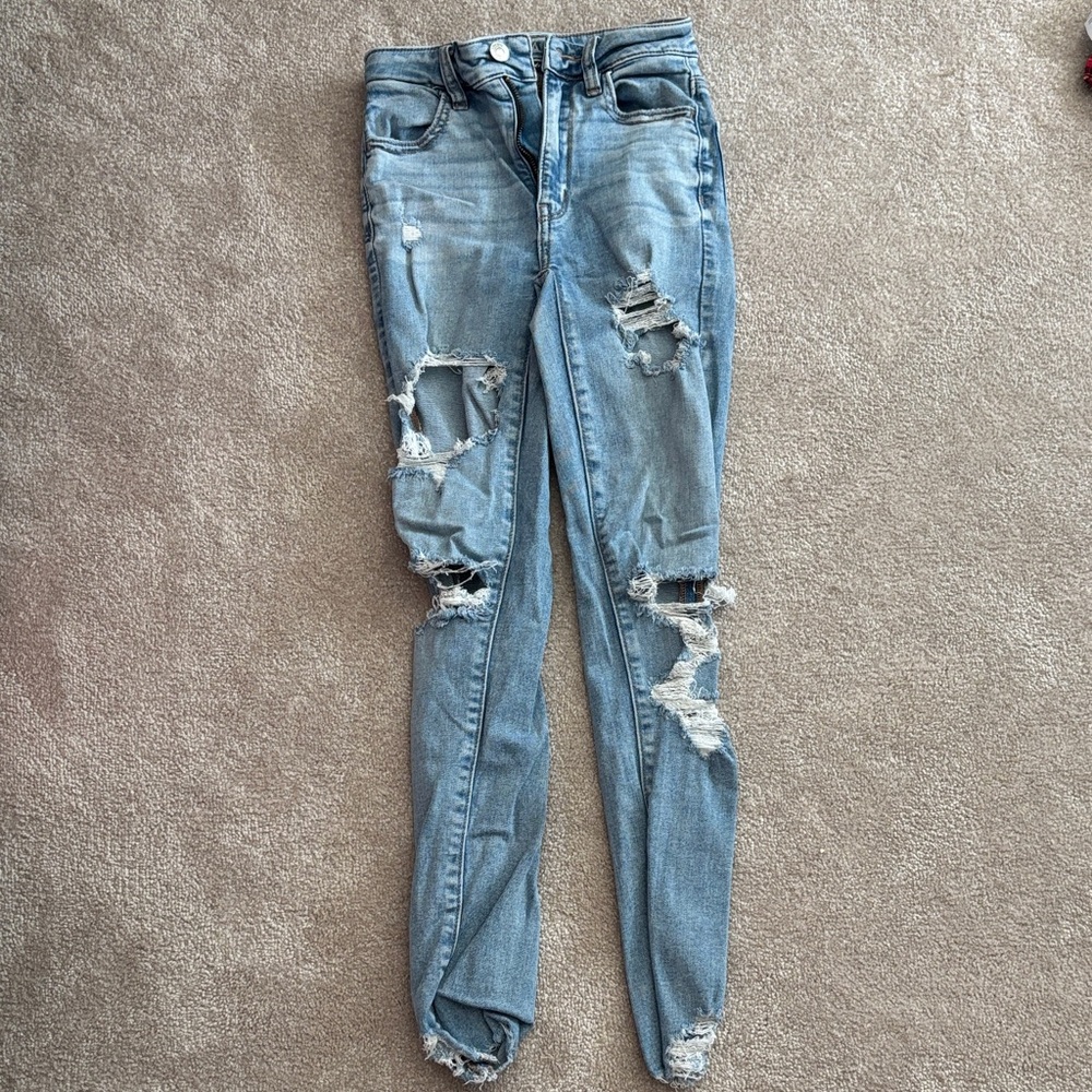 American Eagle Women Light blue ripped jeans